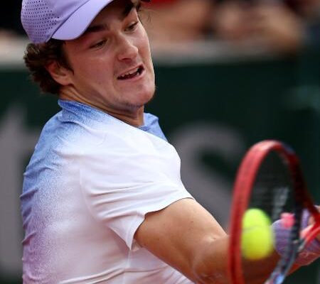 João Fonseca: gênio ou hype? Brasileiro de 18 anos divide opiniões em Roland Garros