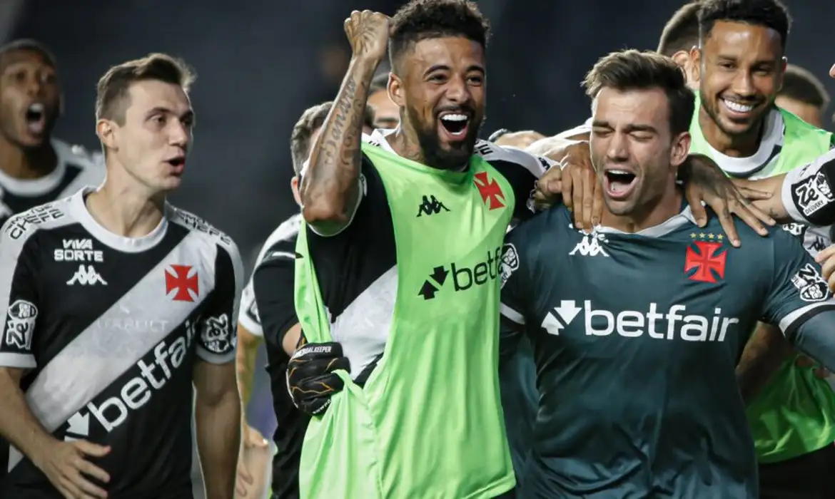 Bastidores: Vasco se mobiliza para Loide ajustar comportamento antes de conversa com Diniz