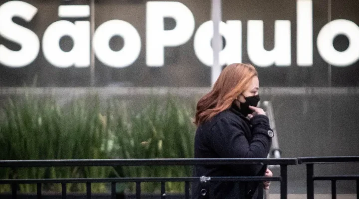 Frio intenso derruba temperaturas em São Paulo neste sábado, 14 de junho de 2025, e mobiliza ações emergenciais da Defesa Civil